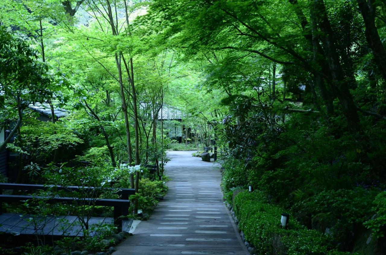 Kurokawa Onsen Oku No Yu Hotel Минамиогуни Екстериор снимка