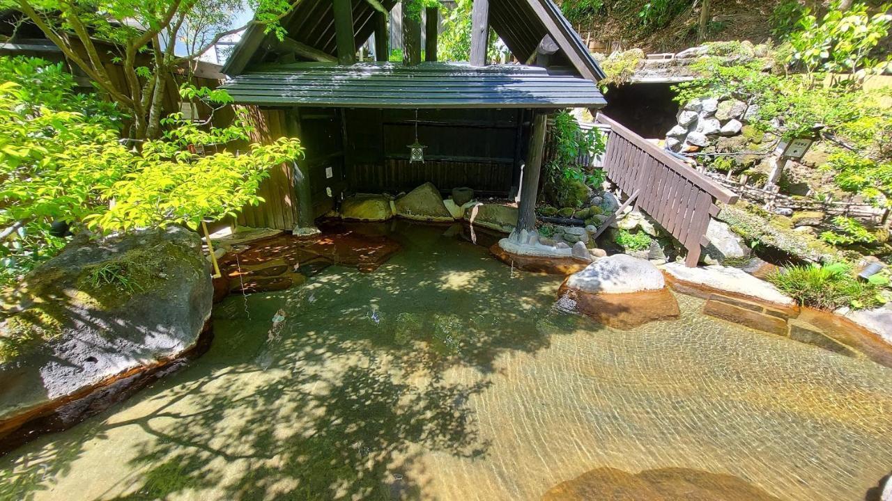 Kurokawa Onsen Oku No Yu Hotel Минамиогуни Екстериор снимка