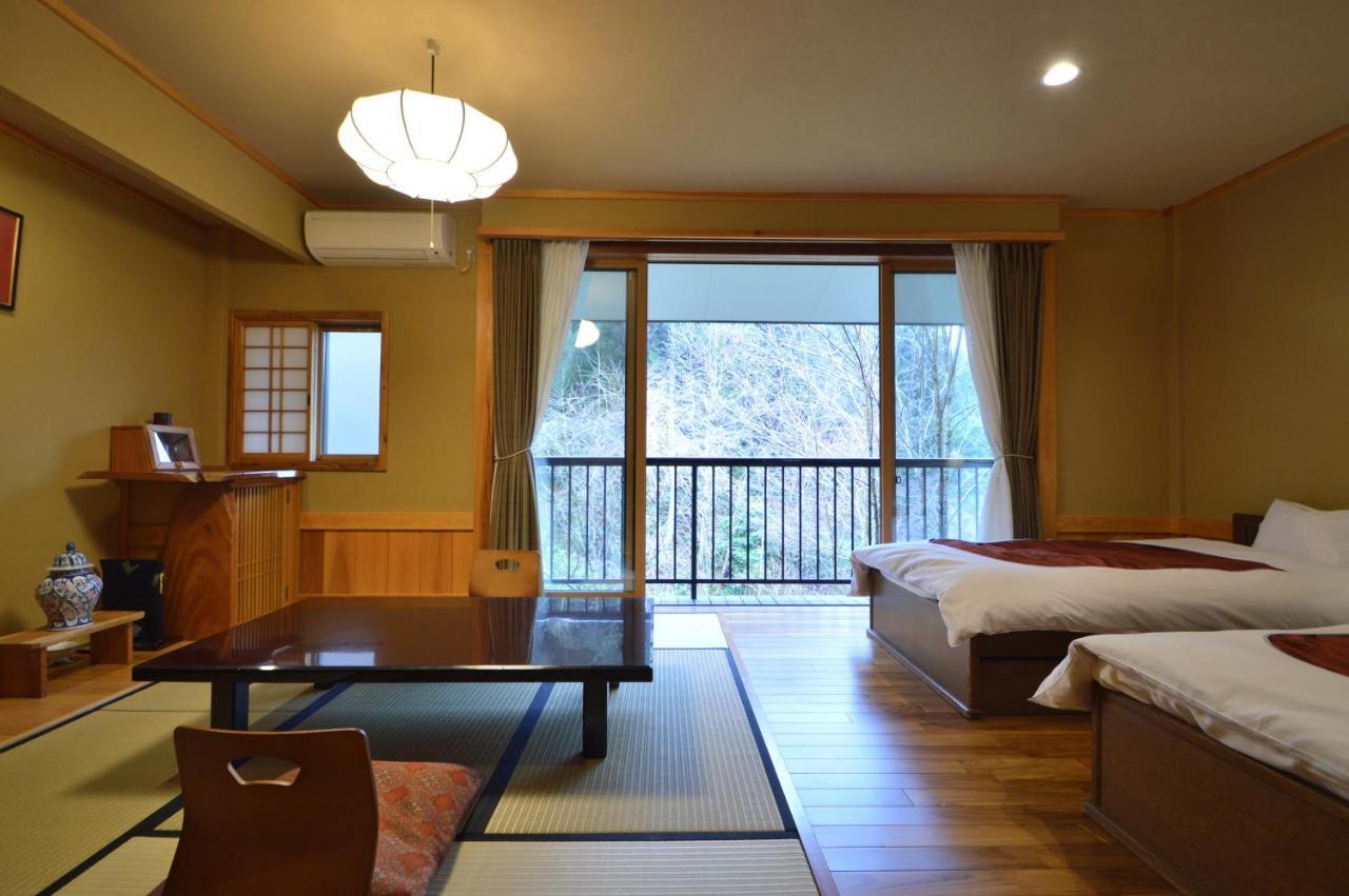Kurokawa Onsen Oku No Yu Hotel Минамиогуни Екстериор снимка