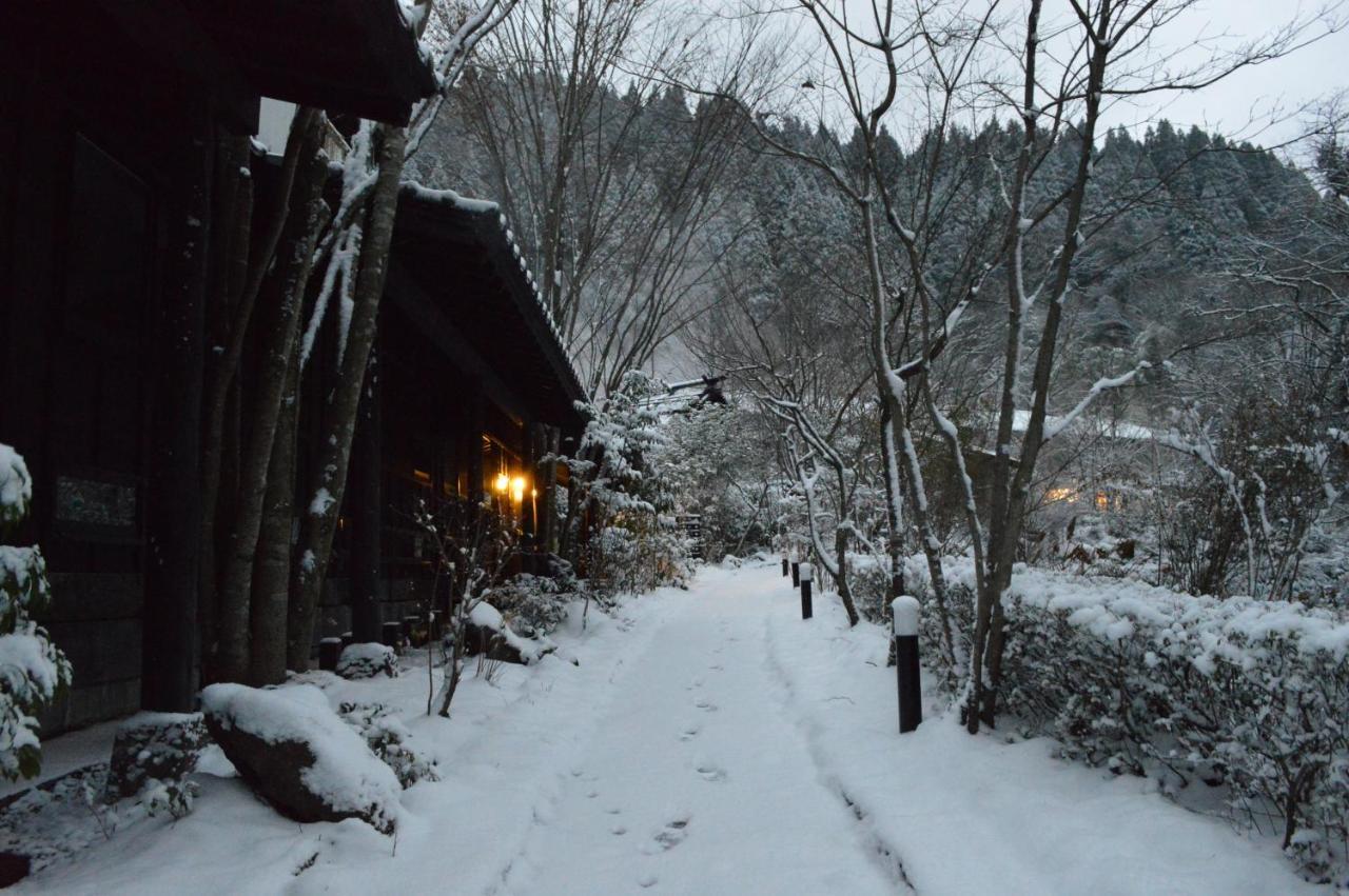 Kurokawa Onsen Oku No Yu Hotel Минамиогуни Екстериор снимка