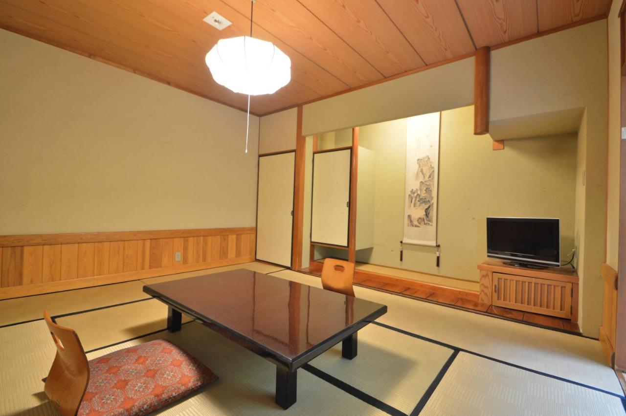 Kurokawa Onsen Oku No Yu Hotel Минамиогуни Екстериор снимка