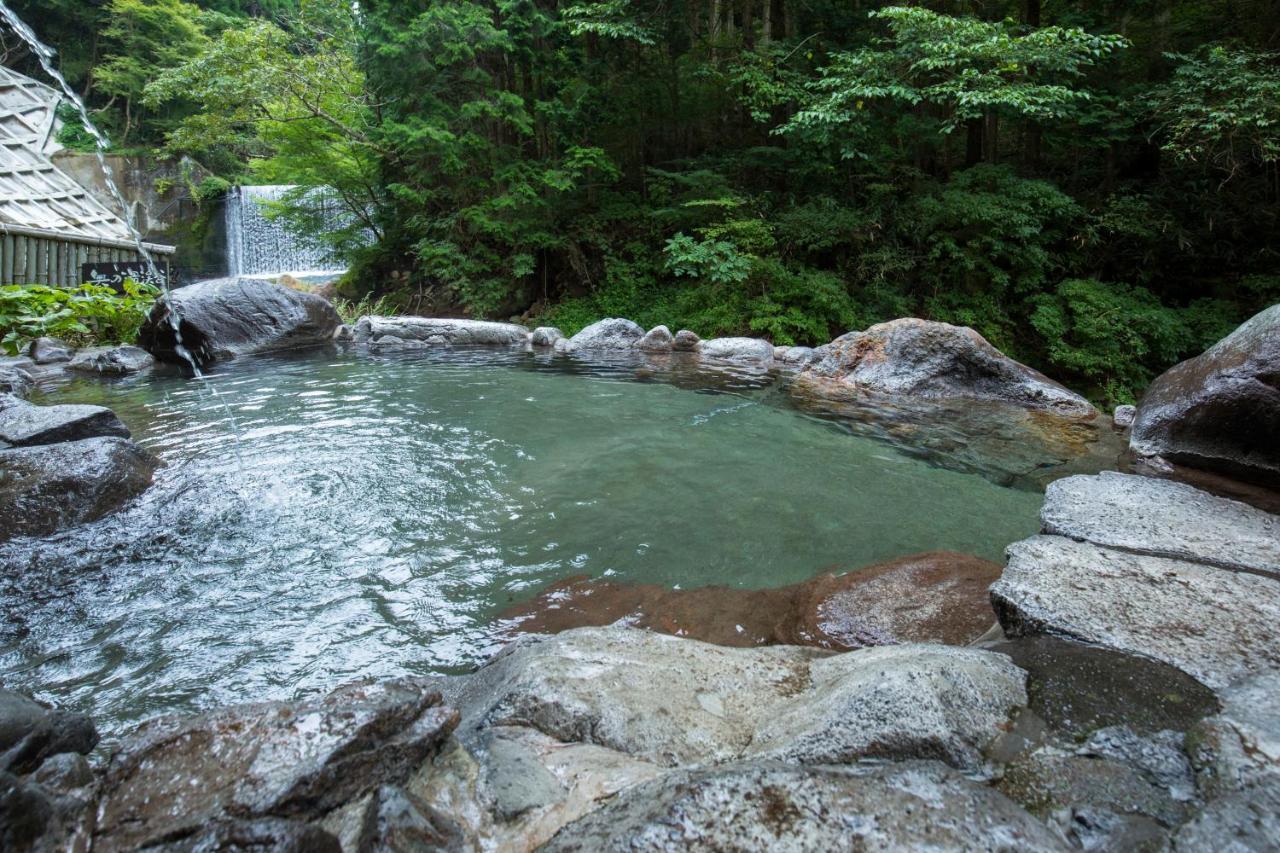 Kurokawa Onsen Oku No Yu Hotel Минамиогуни Екстериор снимка
