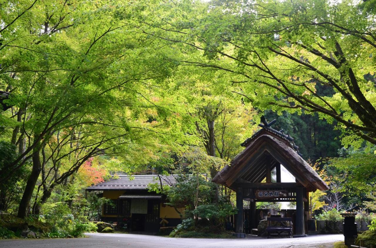 Kurokawa Onsen Oku No Yu Hotel Минамиогуни Екстериор снимка